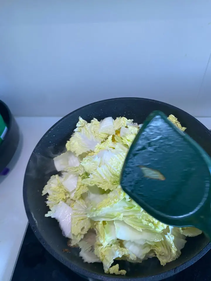 五花肉炒白菜香菇 第 10 步