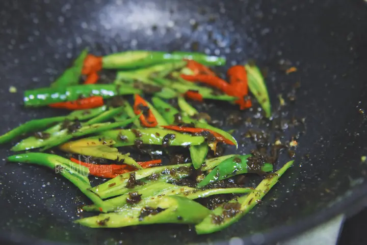 外婆菜炒煎蛋 第 3 步