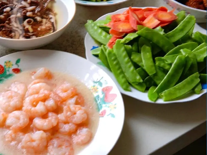 荷兰豆炒虾仁 第 1 步