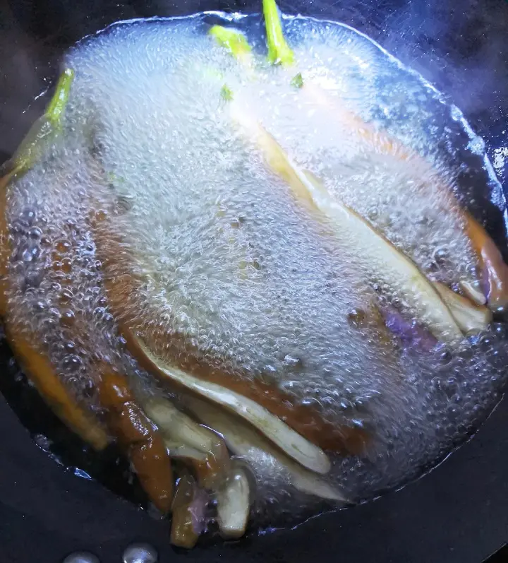 蒜香杭椒炒茄子 第 5 步