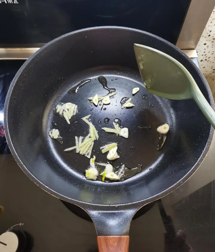 菠菜炒鸡蛋 第 6 步