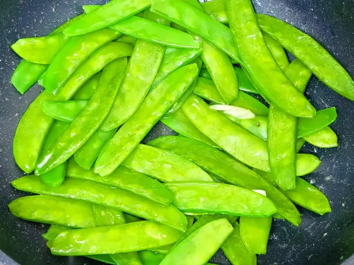 荷兰豆炒腊肉 第 3 步