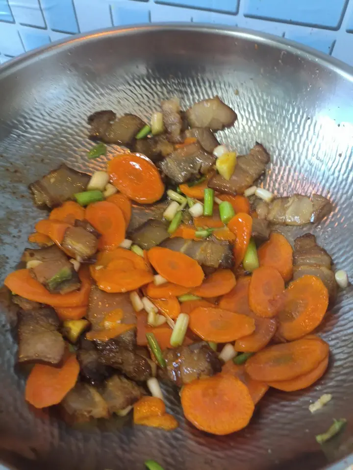 胡萝卜炒腊肉 第 10 步