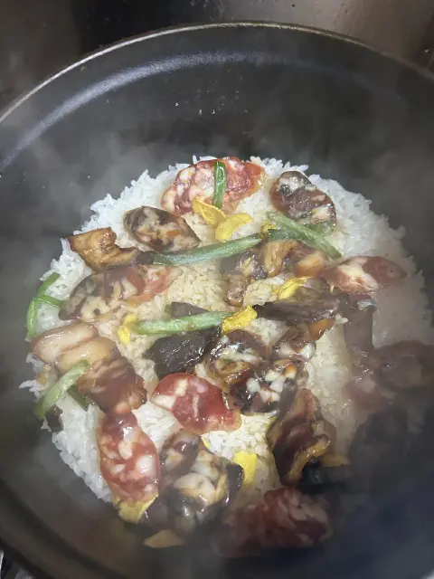 快手腊味煲仔饭