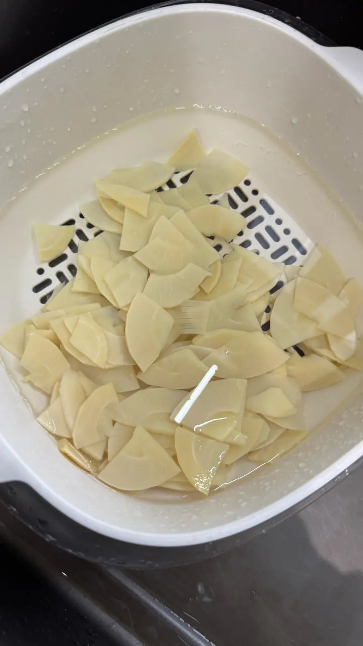 腊肉炒春笋 第 4 步