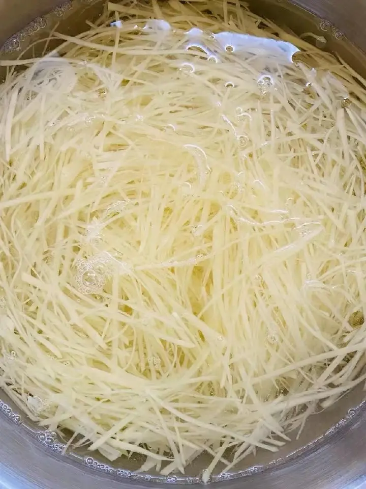 炝拌土豆丝 第 3 步