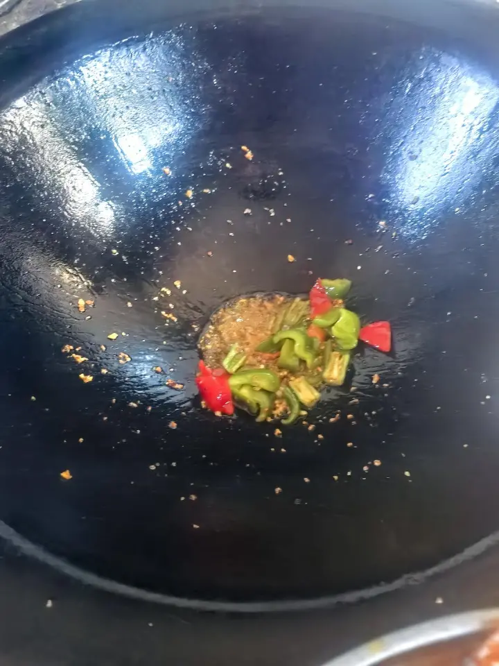 避风塘炒虾 第 6 步
