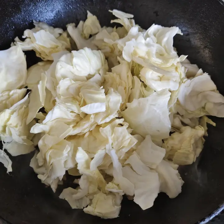 干锅手撕包菜 第 7 步