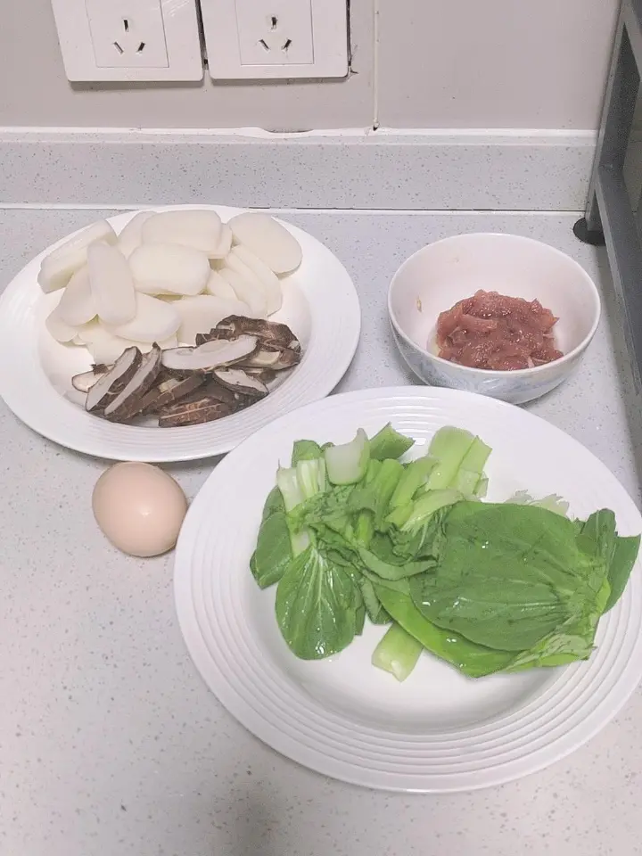青菜肉丝年糕汤 第 1 步