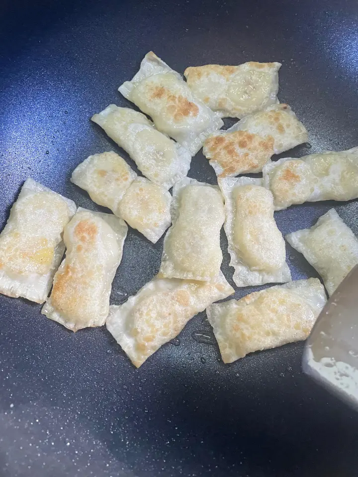 香蕉馄饨皮飞饼 第 4 步