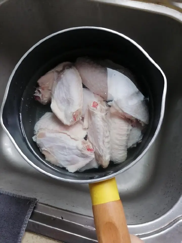 蒜香烤翅 第 1 步