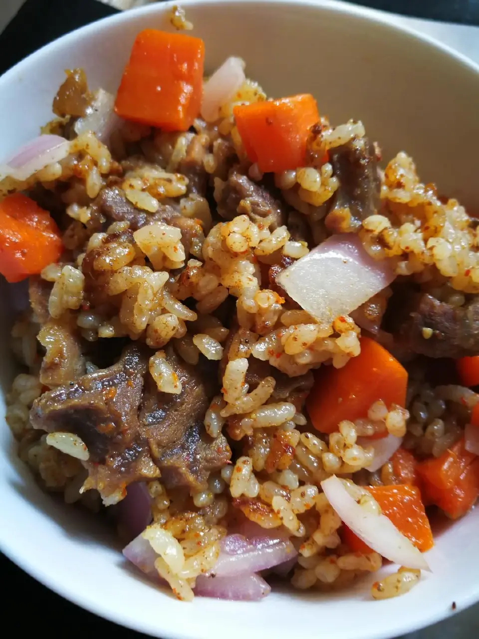 电饭煲牛肉焖饭成品图