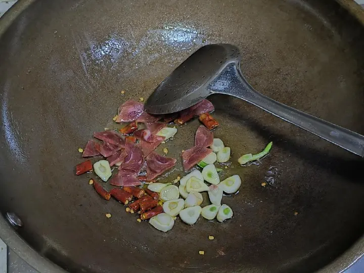 云南冲菜炒火腿 第 5 步