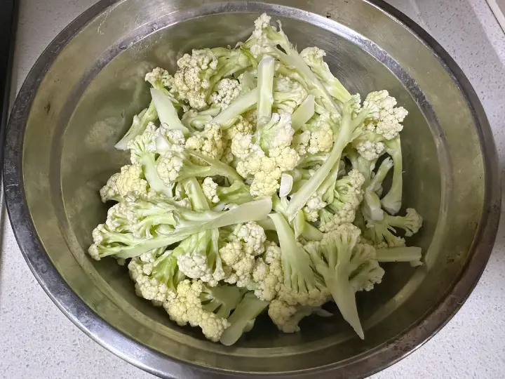干煸花菜 第 1 步