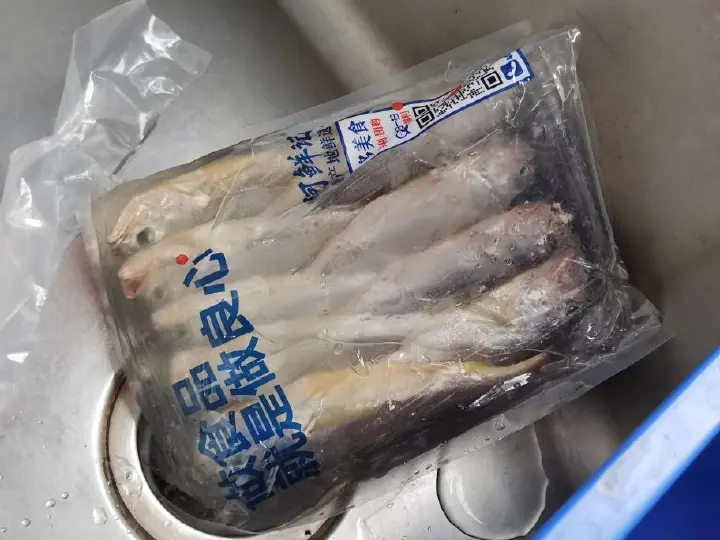 干煎小黄鱼与雪菜烧黄鱼 第 1 步