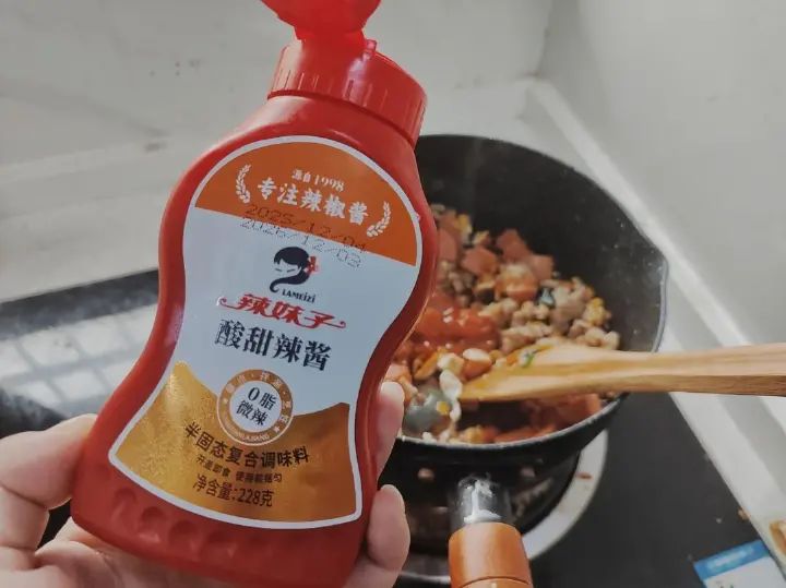 皮蛋瘦肉锅巴炒饭 第 7 步