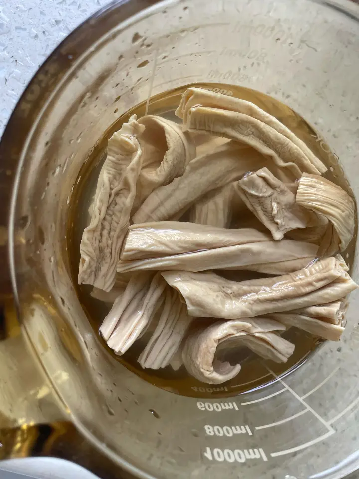 青萝卜腐竹红烧肉 第 1 步