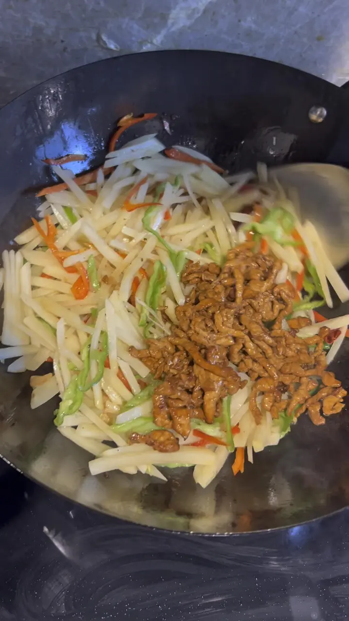土豆丝炒肉丝 第 4 步