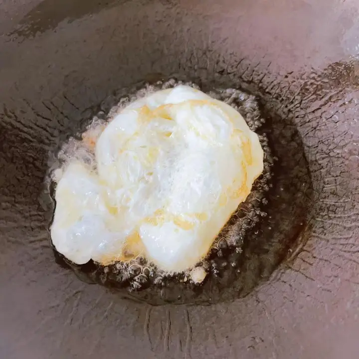 金银蛋炒虾球 第 7 步