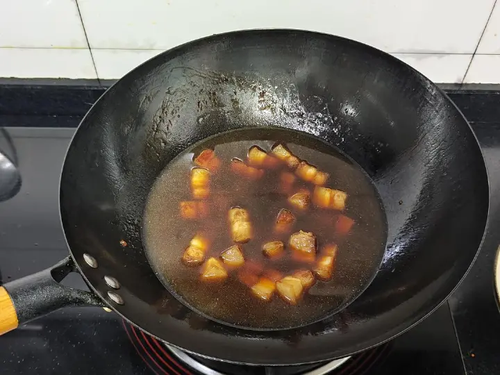 红烧肉烧鹌鹑蛋 第 4 步