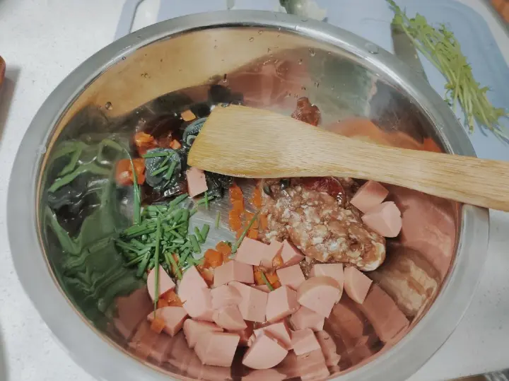 皮蛋瘦肉锅巴炒饭 第 3 步