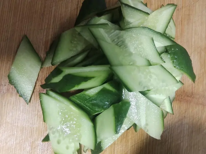 黄瓜紫菜虾米蛋花汤 第 2 步