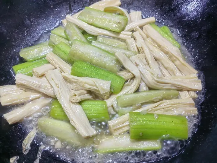腐竹烧丝瓜 第 5 步
