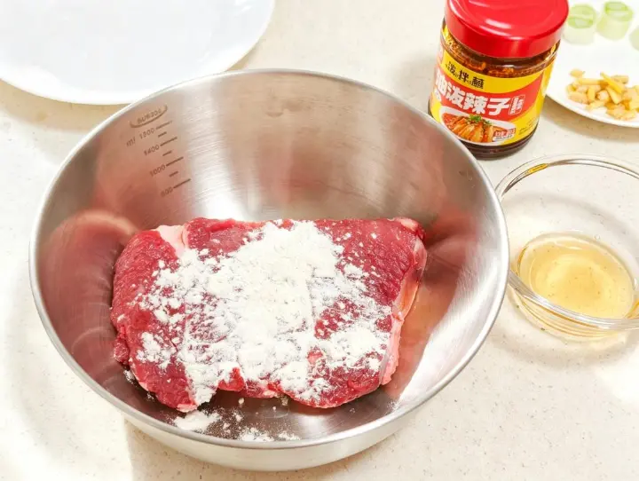 香辣凉拌瘦牛肉 第 2 步