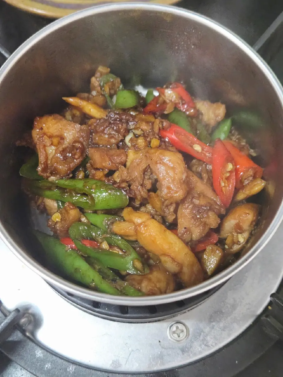 爆炒鸡腿肉成品图