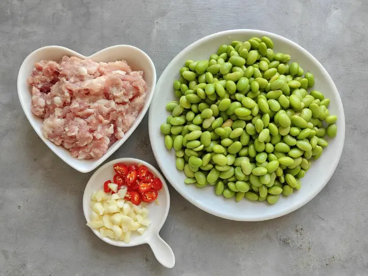 酱炒毛豆肉丁 第 1 步
