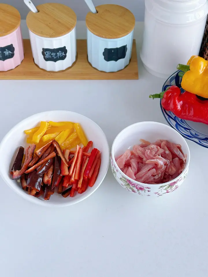 彩椒炒肉丝 第 1 步