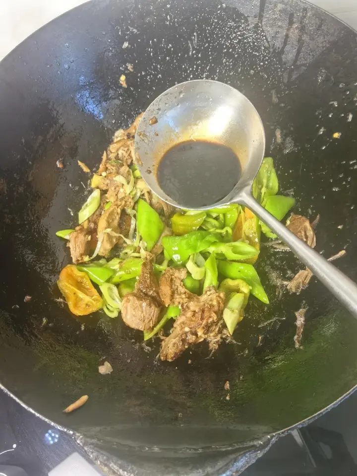 辣椒炒拆骨肉 第 7 步