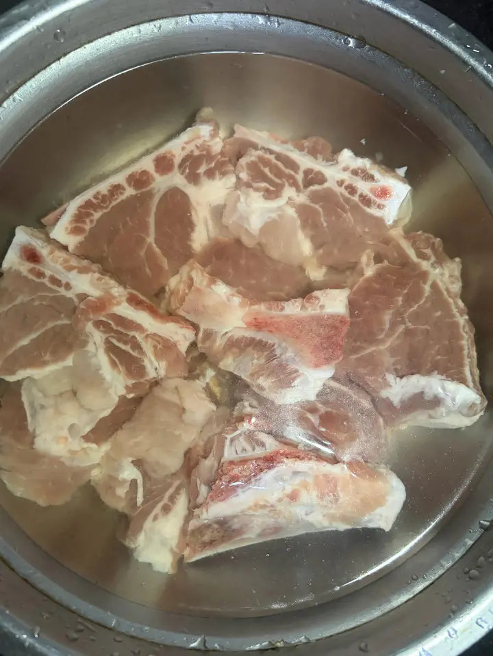 盐水排骨 第 2 步