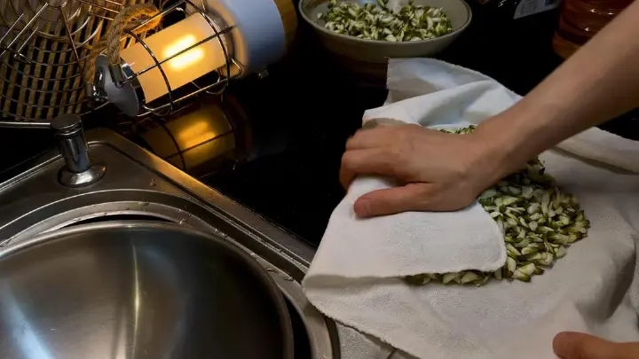 槐花麦饭 第 4 步