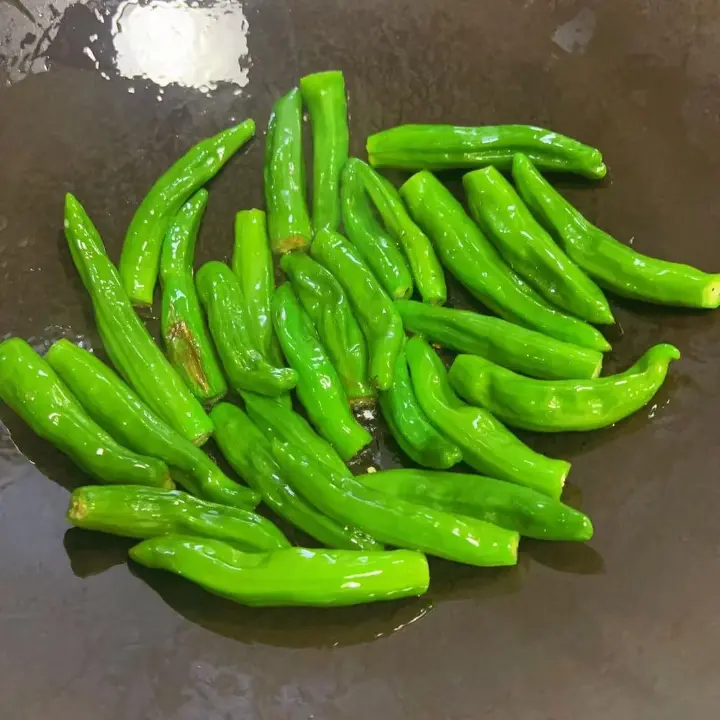 擂辣椒皮蛋茄子 第 4 步