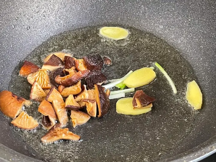 香菇鸡腿焖饭 第 7 步