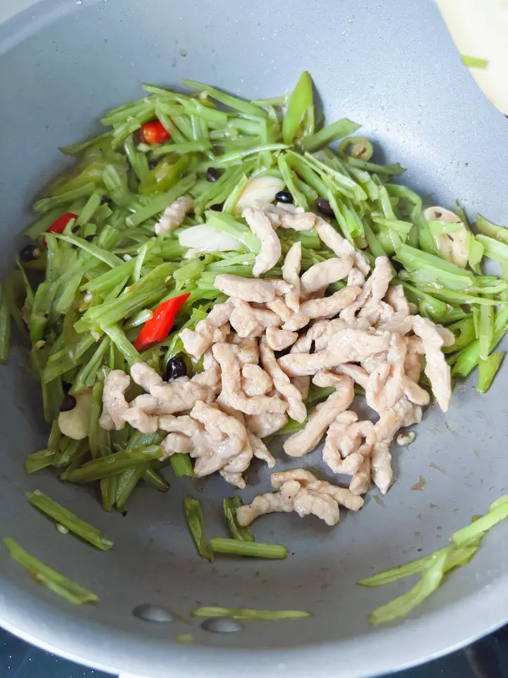 江西风味炒竹叶菜梗 第 9 步