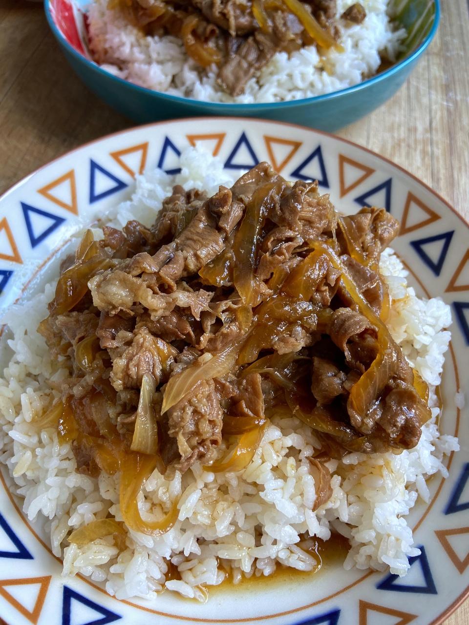 日式牛肉饭成品图