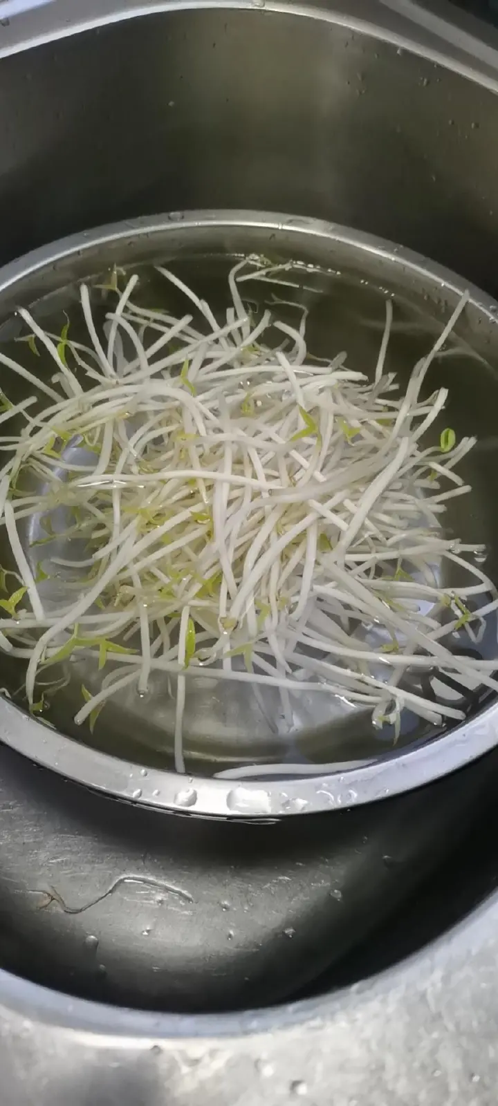 韭菜炒绿豆芽 第 1 步