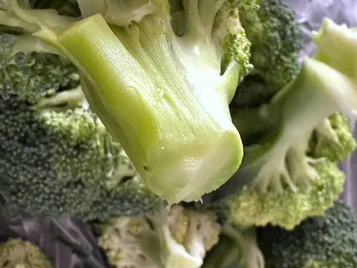 清炒西兰花 第 2 步