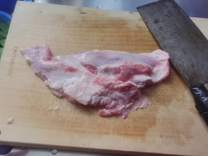 孜然洋葱炒羊肉 第 1 步