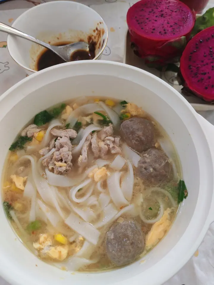 潮汕风味牛丸肉片汤河粉 第 2 步