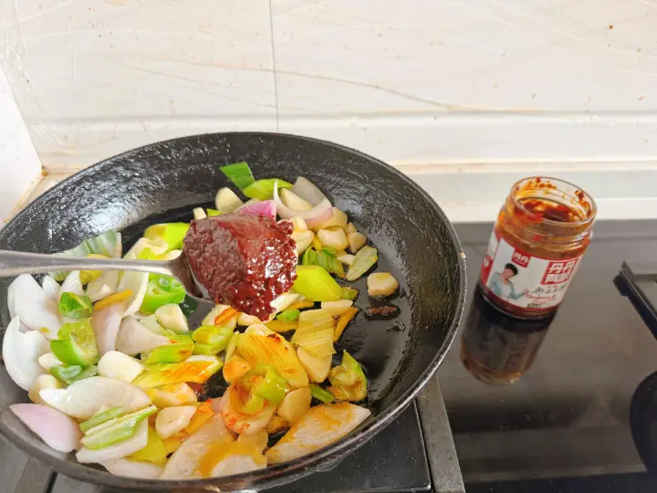 豆瓣酱焖鸡块 第 5 步