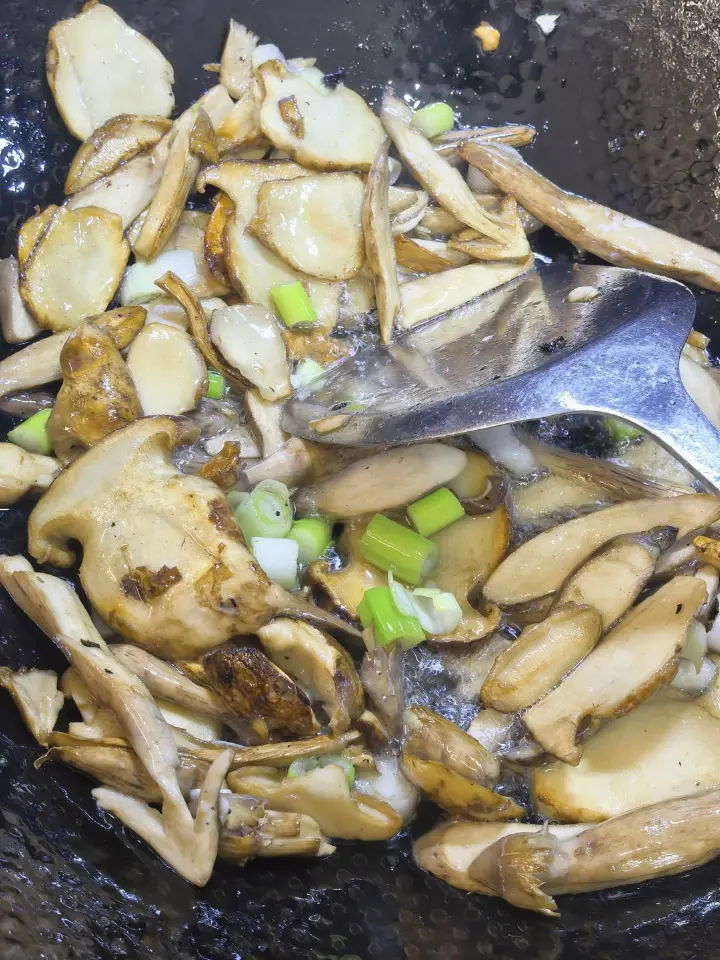 菌菇煲仔饭 第 4 步