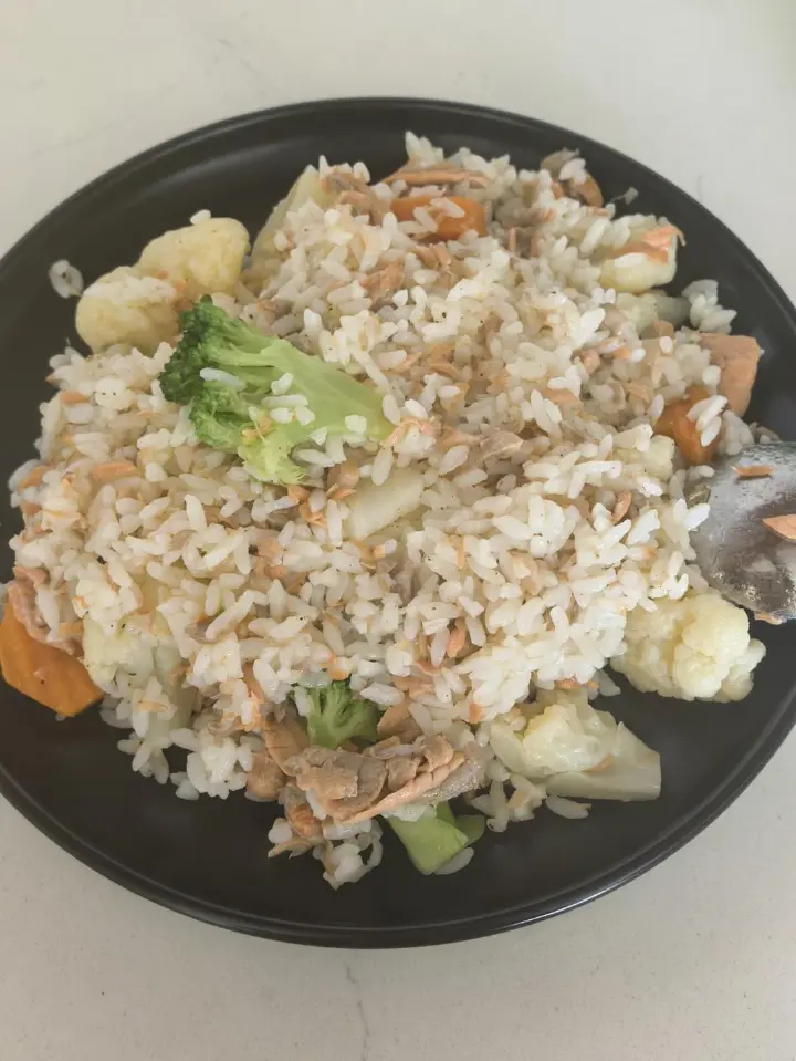 三文鱼蔬菜炒饭 第 1 步