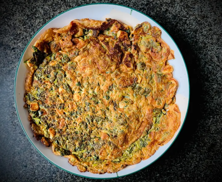 五香豆腐香椿蛋饼 第 10 步