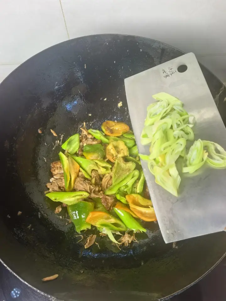 辣椒炒拆骨肉 第 6 步