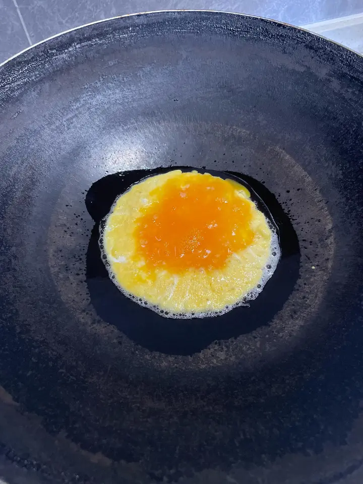 鸡蛋香肠炒黄瓜 第 1 步