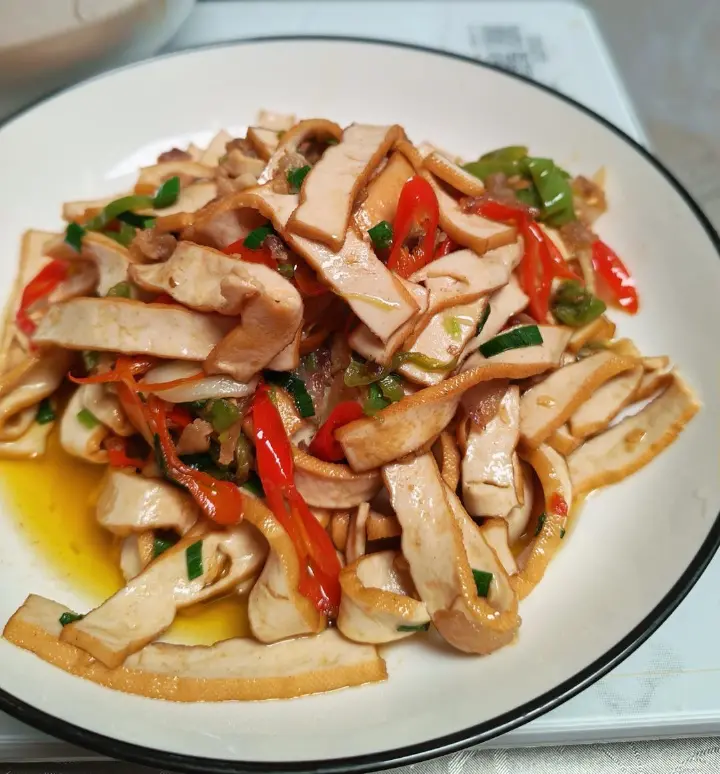 香干炒肉 第 2 步