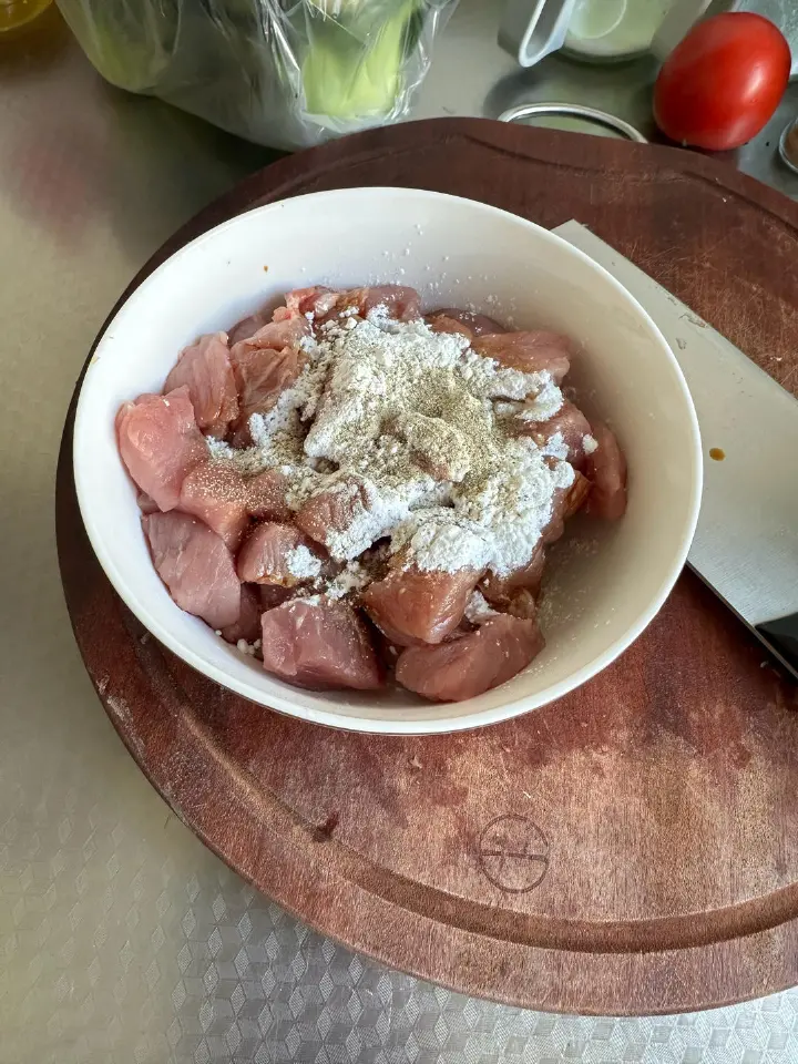 猪肉白菜炖粉条 第 2 步